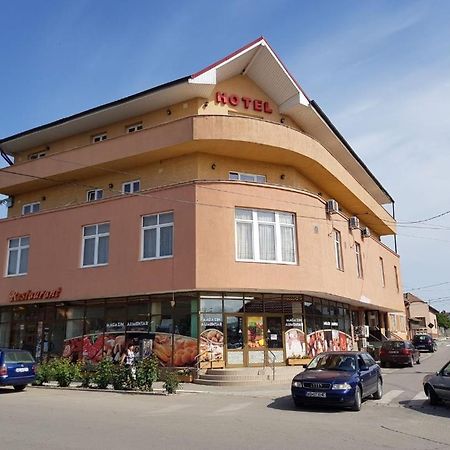 Hotel Floare De Colt Teius Екстер'єр фото
